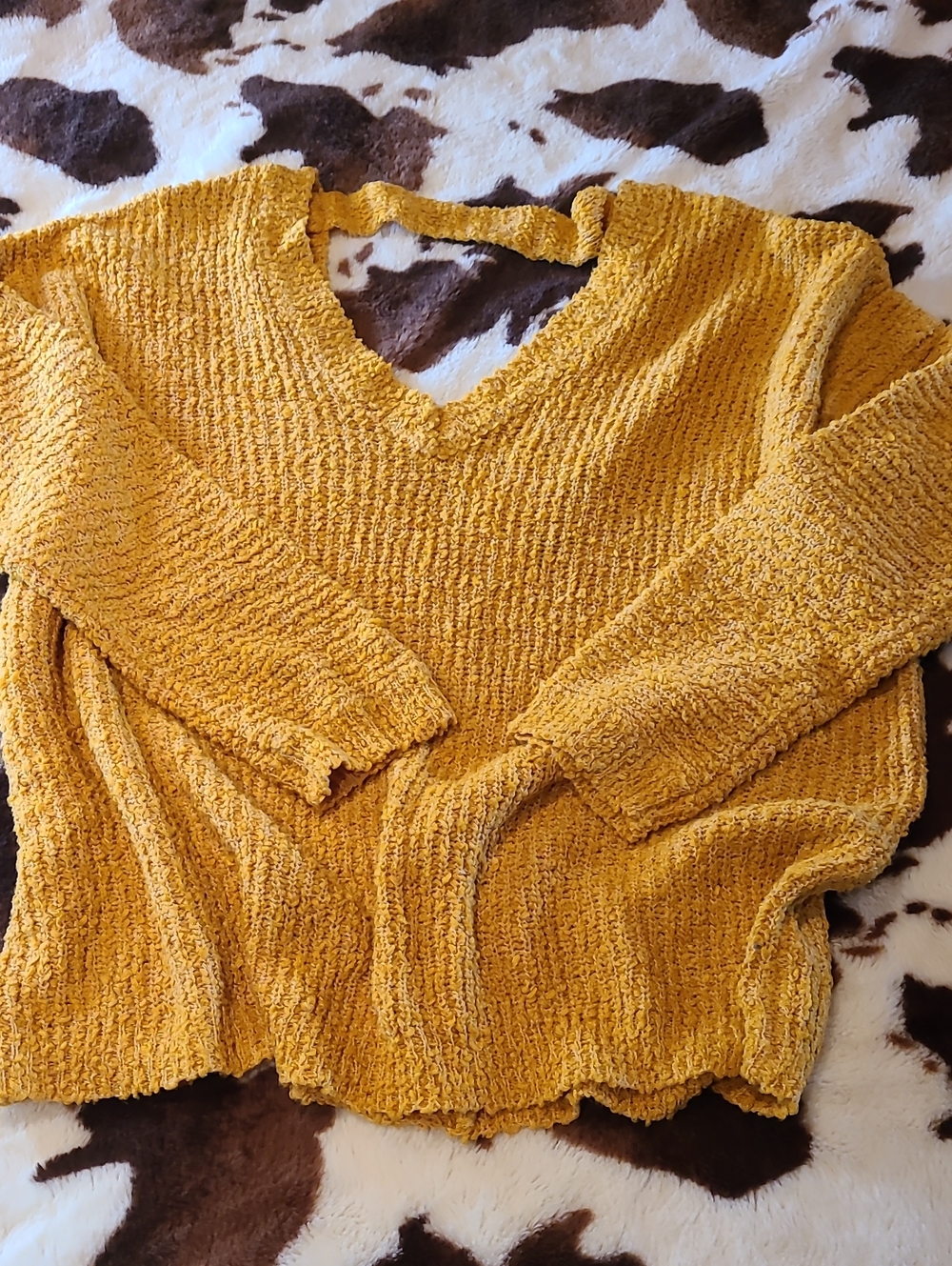 Forever 21 Textured V-Neck Sweater in Mustard